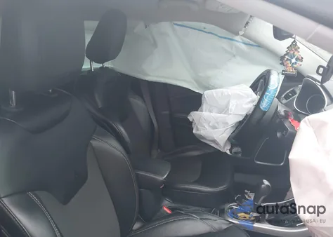 2019 Jeep Compass Latitude 4X4 z USA, uszkodzony, nr VIN 3C4NJDBB8KT847654